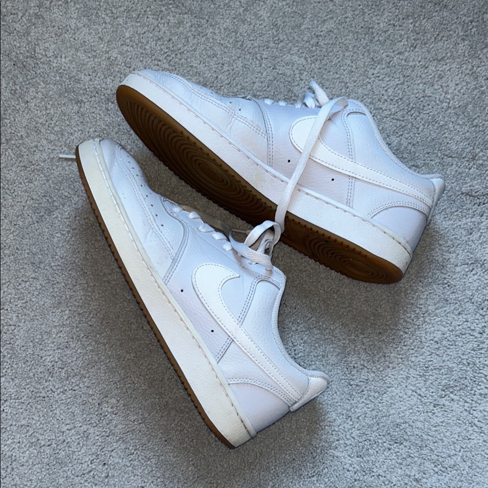 Nike Low-Top Sneakers - Classic Lace-Up - Picture 2 of 6